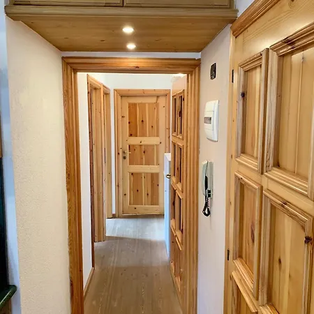 Charming Three-room In 아파트